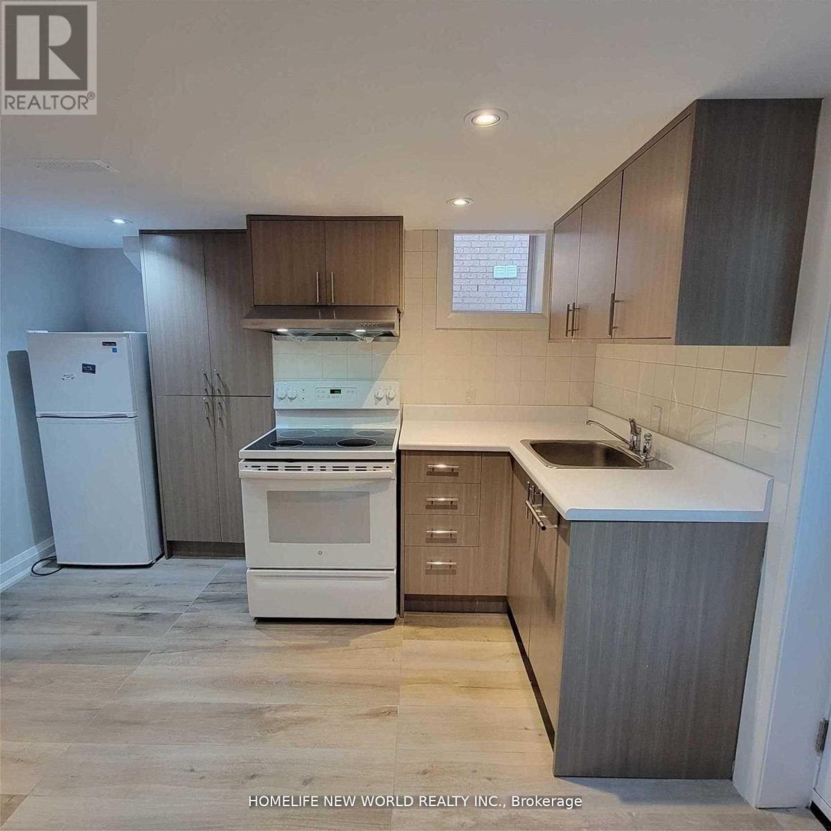 41 Brucewood Crescent, Toronto, Ontario  M6A 2G7 - Photo 10 - C12770268