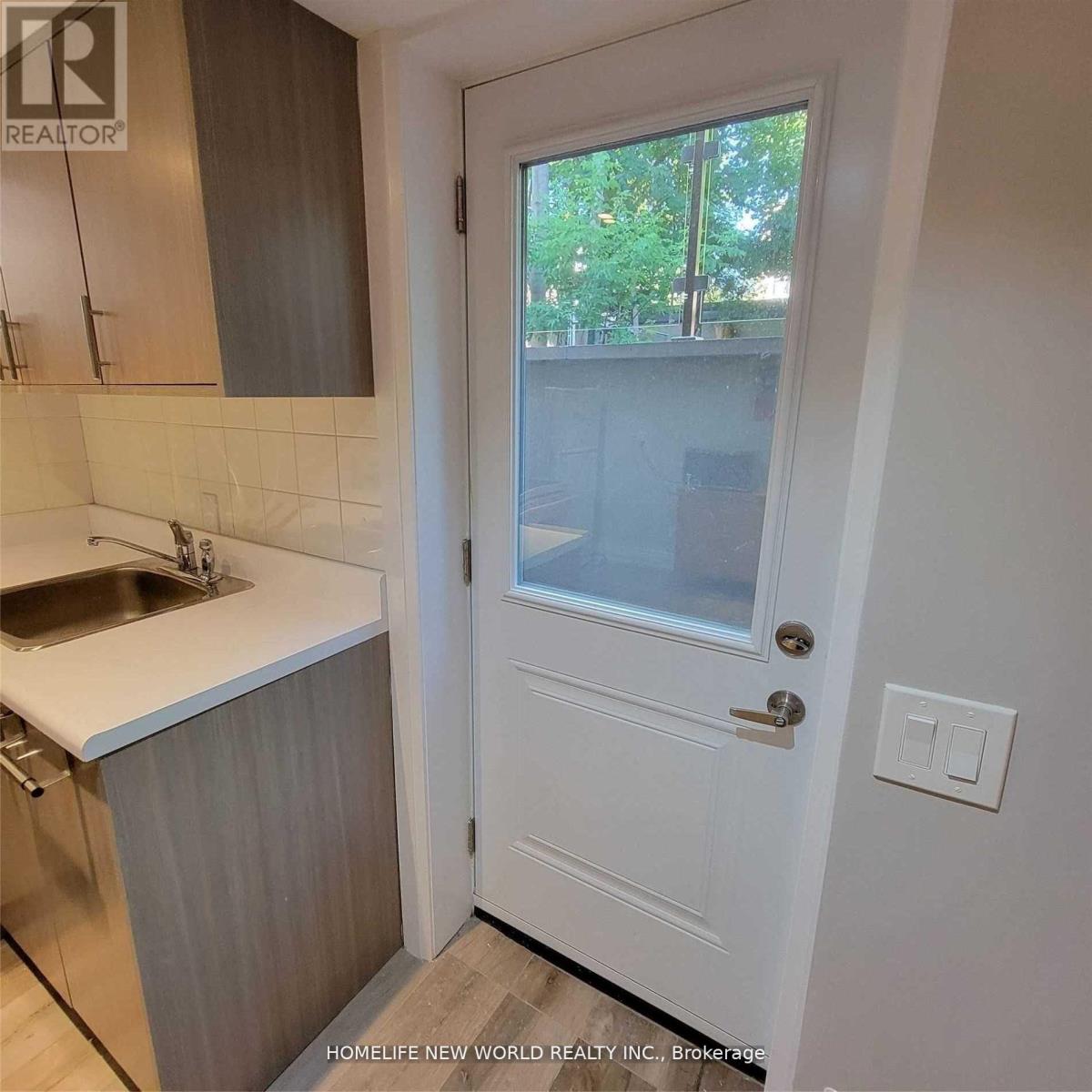 41 Brucewood Crescent, Toronto, Ontario  M6A 2G7 - Photo 12 - C12770268