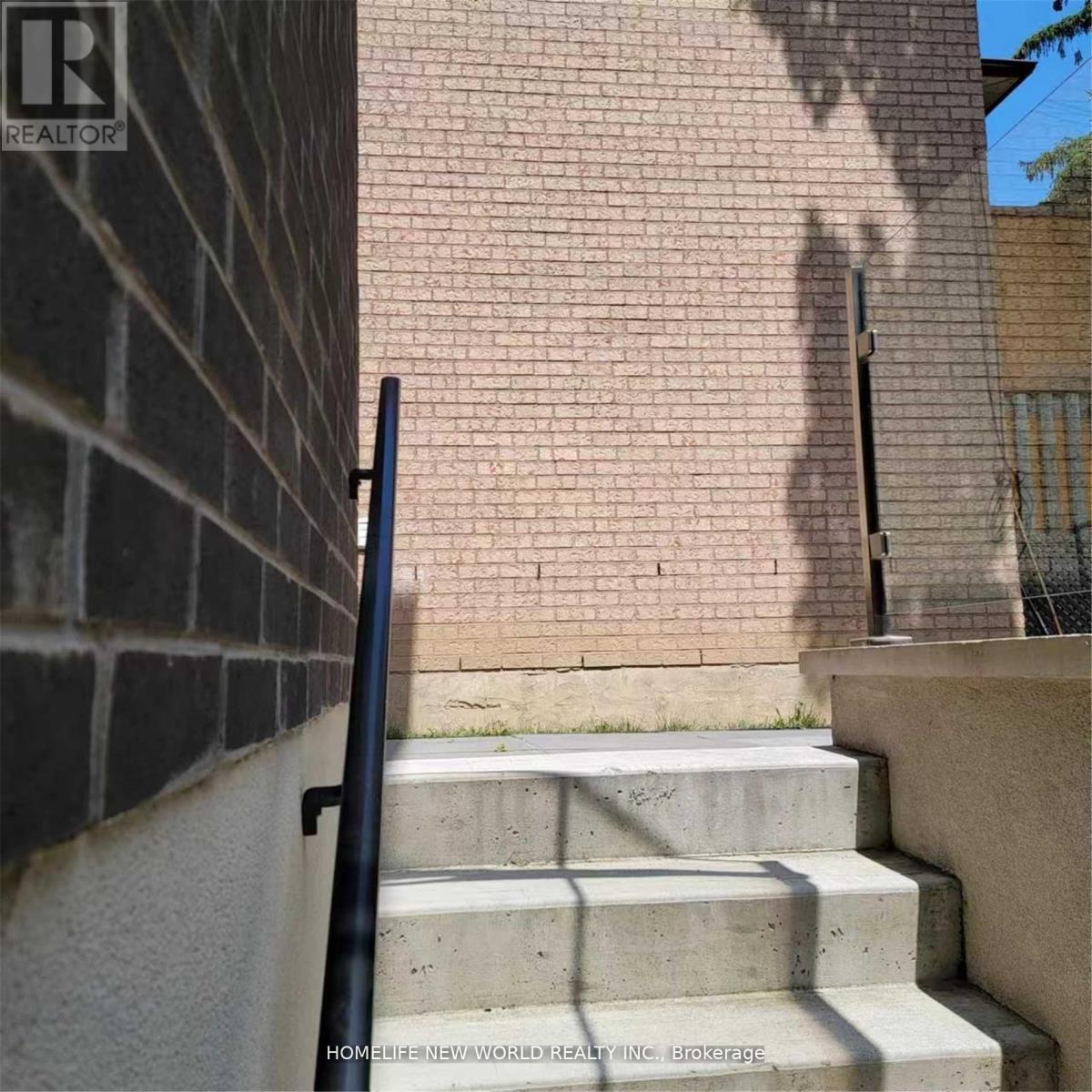 41 Brucewood Crescent, Toronto, Ontario  M6A 2G7 - Photo 14 - C12770268