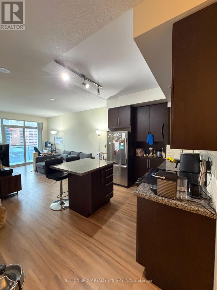 907 - 28 LINDEN STREET, Toronto, Ontario