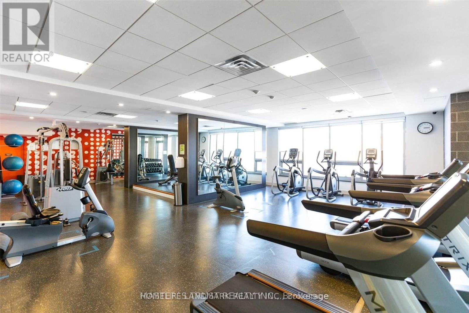 1402 - 365 Prince Of Wales Drive, Mississauga (City Centre), Ontario  L5B 0A1 - Photo 8 - W12770276