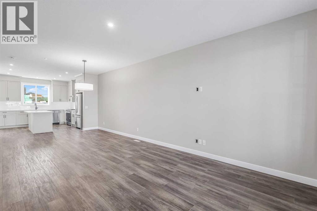 423 Hotchkiss Manor, Calgary, Alberta  T3S 0N3 - Photo 5 - A2283550