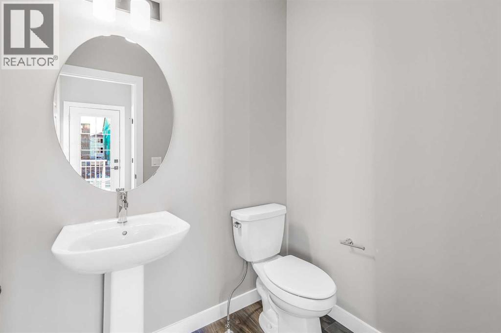 423 Hotchkiss Manor, Calgary, Alberta  T3S 0N3 - Photo 19 - A2283550