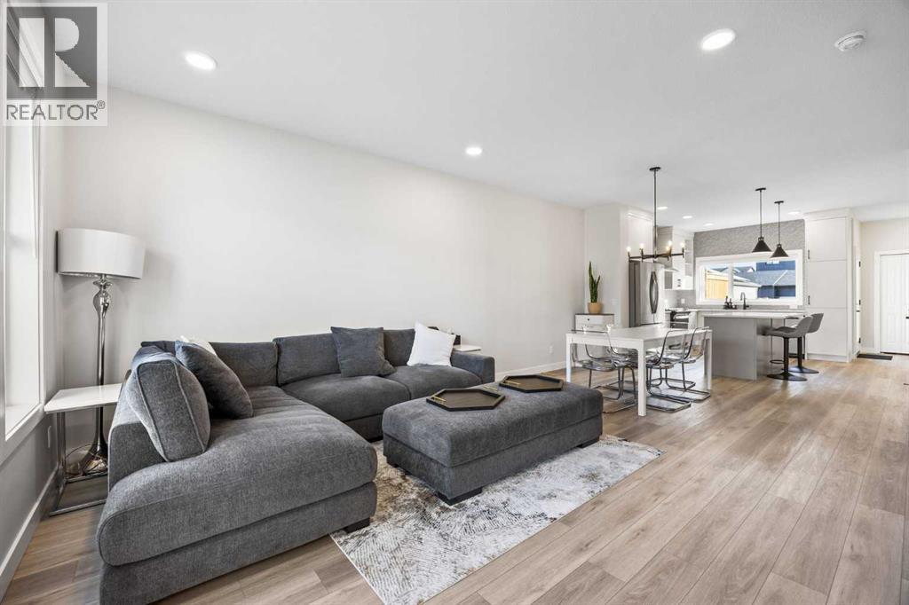 211 Silverton Glen Crescent Sw, Calgary, Alberta  T2X 5C1 - Photo 5 - A2284933