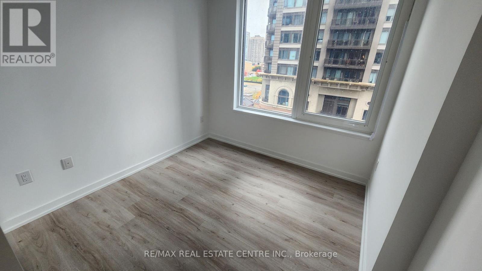 3408 - 395 Square One Drive, Mississauga, Ontario  L5B 0P6 - Photo 4 - W12770278