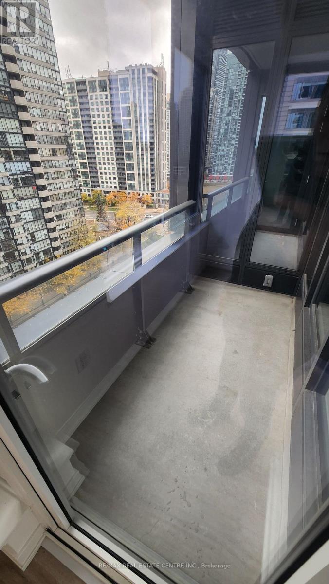 3408 - 395 Square One Drive, Mississauga, Ontario  L5B 0P6 - Photo 8 - W12770278