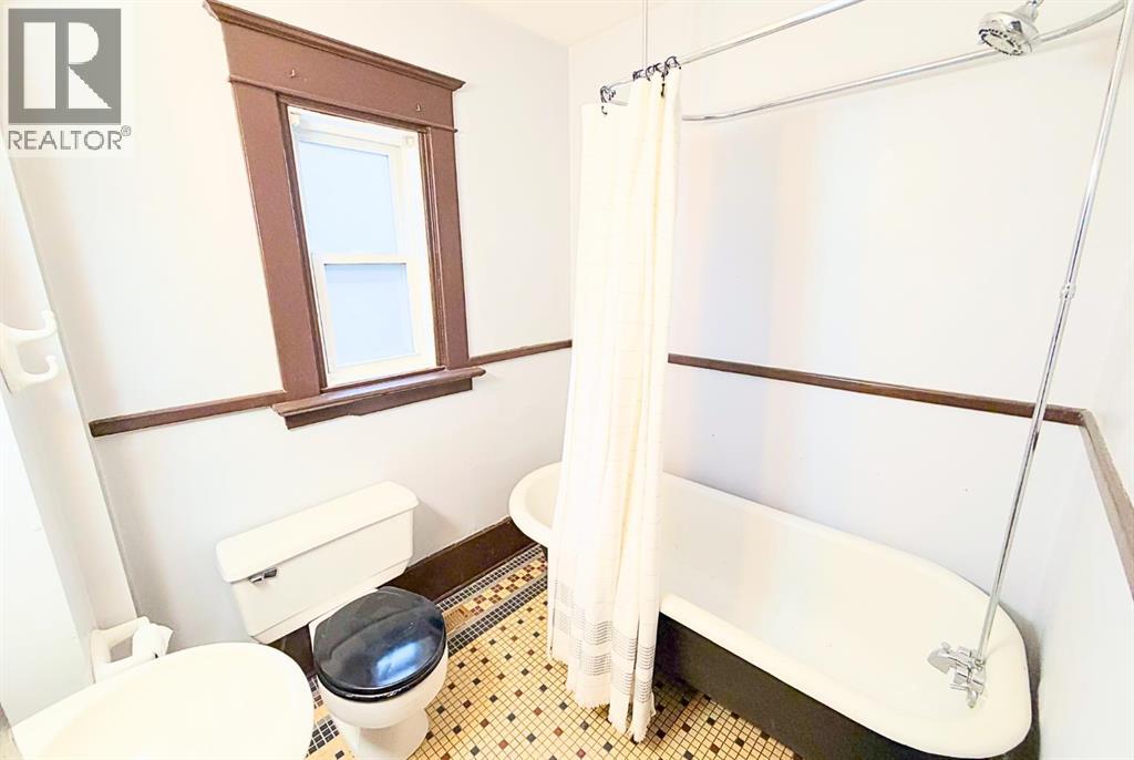 216 9 Street Ne, Calgary, Alberta  T2E 4K1 - Photo 12 - A2280468