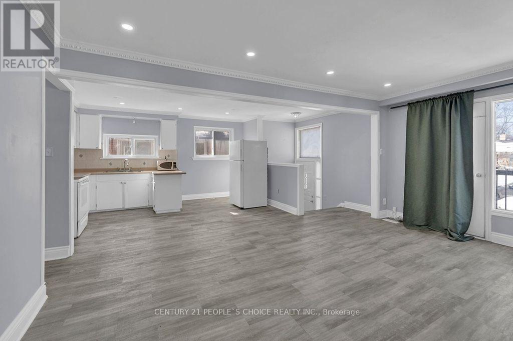 61 Primula Crescent, Toronto, Ontario  M9L 1J9 - Photo 15 - W12770294