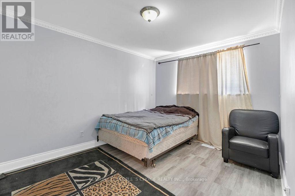 61 Primula Crescent, Toronto, Ontario  M9L 1J9 - Photo 23 - W12770294