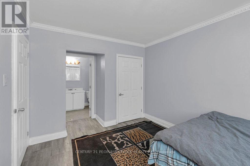 61 Primula Crescent, Toronto, Ontario  M9L 1J9 - Photo 25 - W12770294