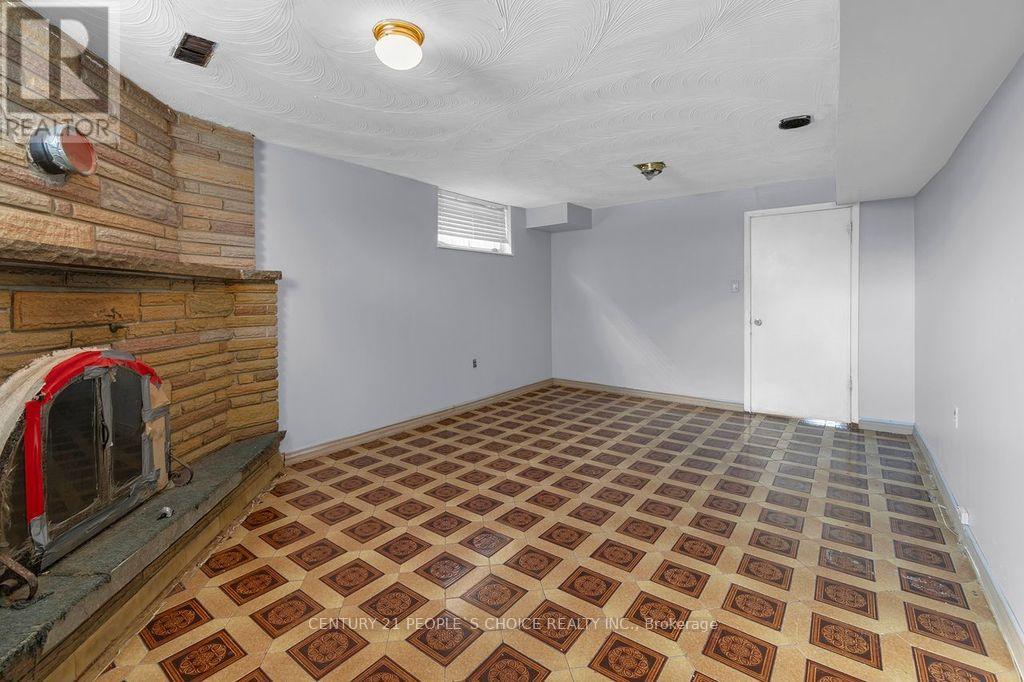 61 Primula Crescent, Toronto, Ontario  M9L 1J9 - Photo 41 - W12770294