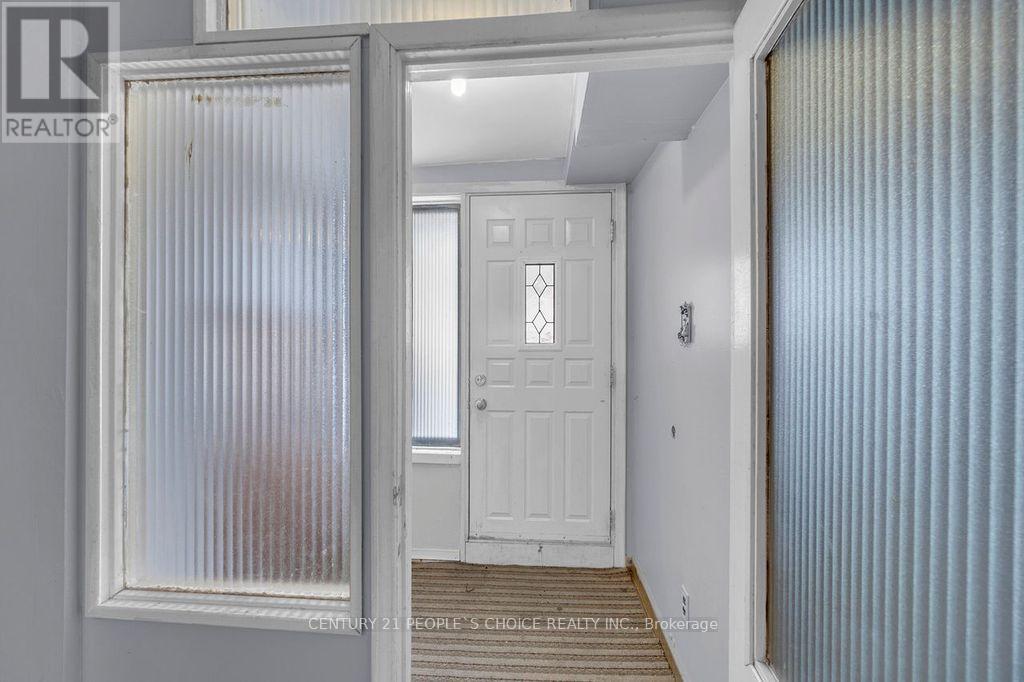 61 Primula Crescent, Toronto, Ontario  M9L 1J9 - Photo 45 - W12770294