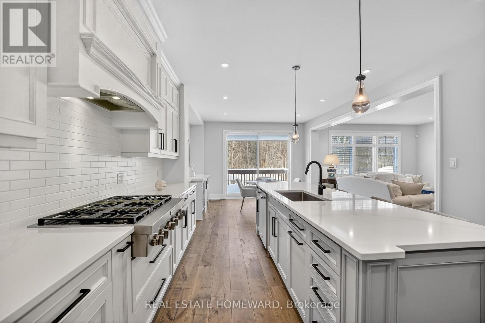 3329 Vernon Powell Drive, Oakville, Ontario  L6H 0Y4 - Photo 11 - W12770304