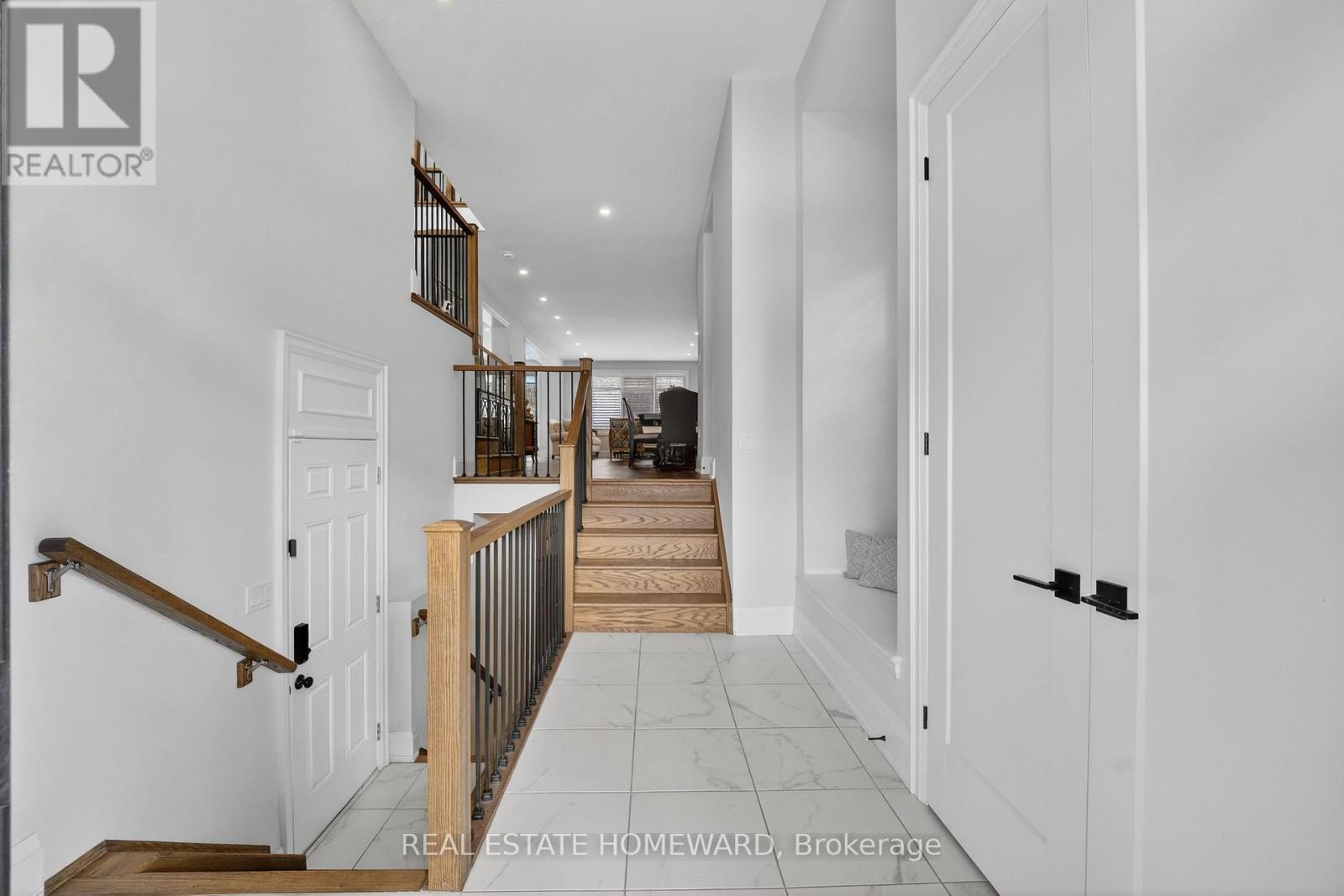 3329 Vernon Powell Drive, Oakville, Ontario  L6H 0Y4 - Photo 2 - W12770304