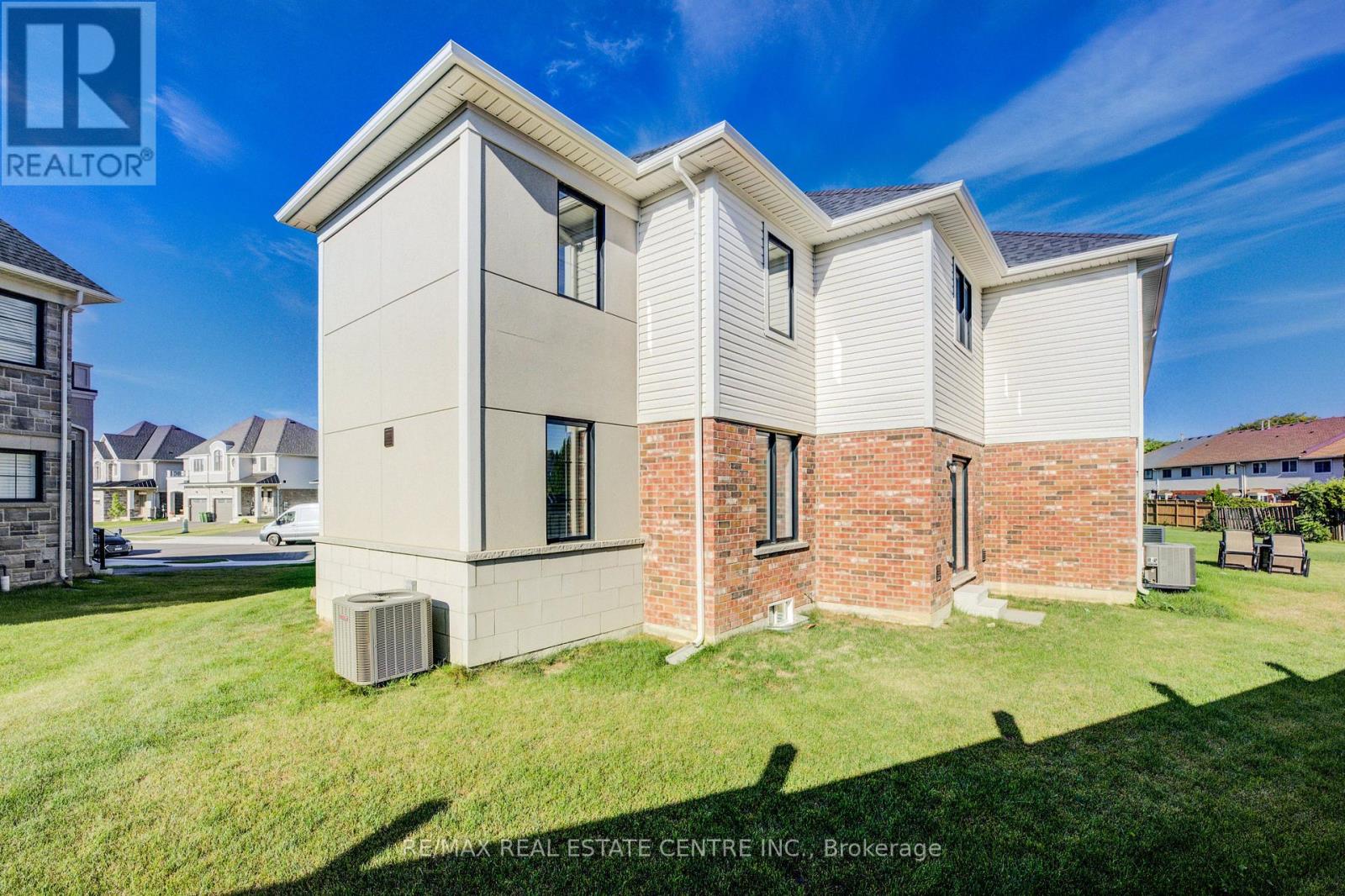 43 Genoa Drive, Hamilton, Ontario  L9B 0K1 - Photo 32 - X12770308