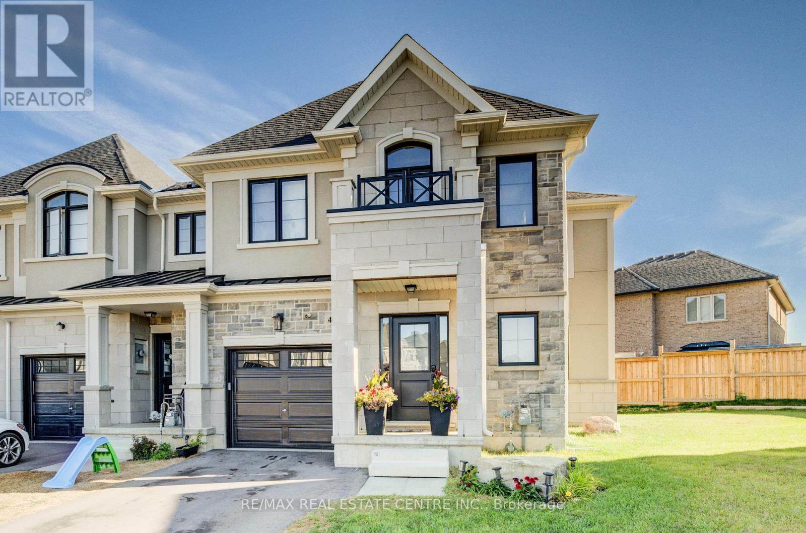 43 Genoa Drive, Hamilton, Ontario  L9B 0K1 - Photo 4 - X12770308