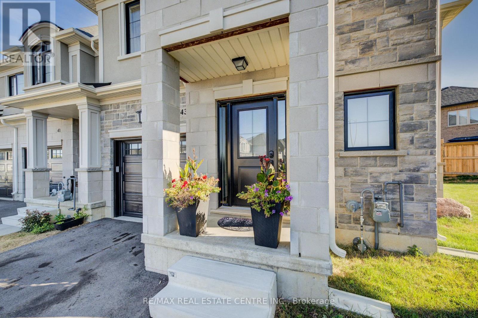 43 Genoa Drive, Hamilton, Ontario  L9B 0K1 - Photo 6 - X12770308
