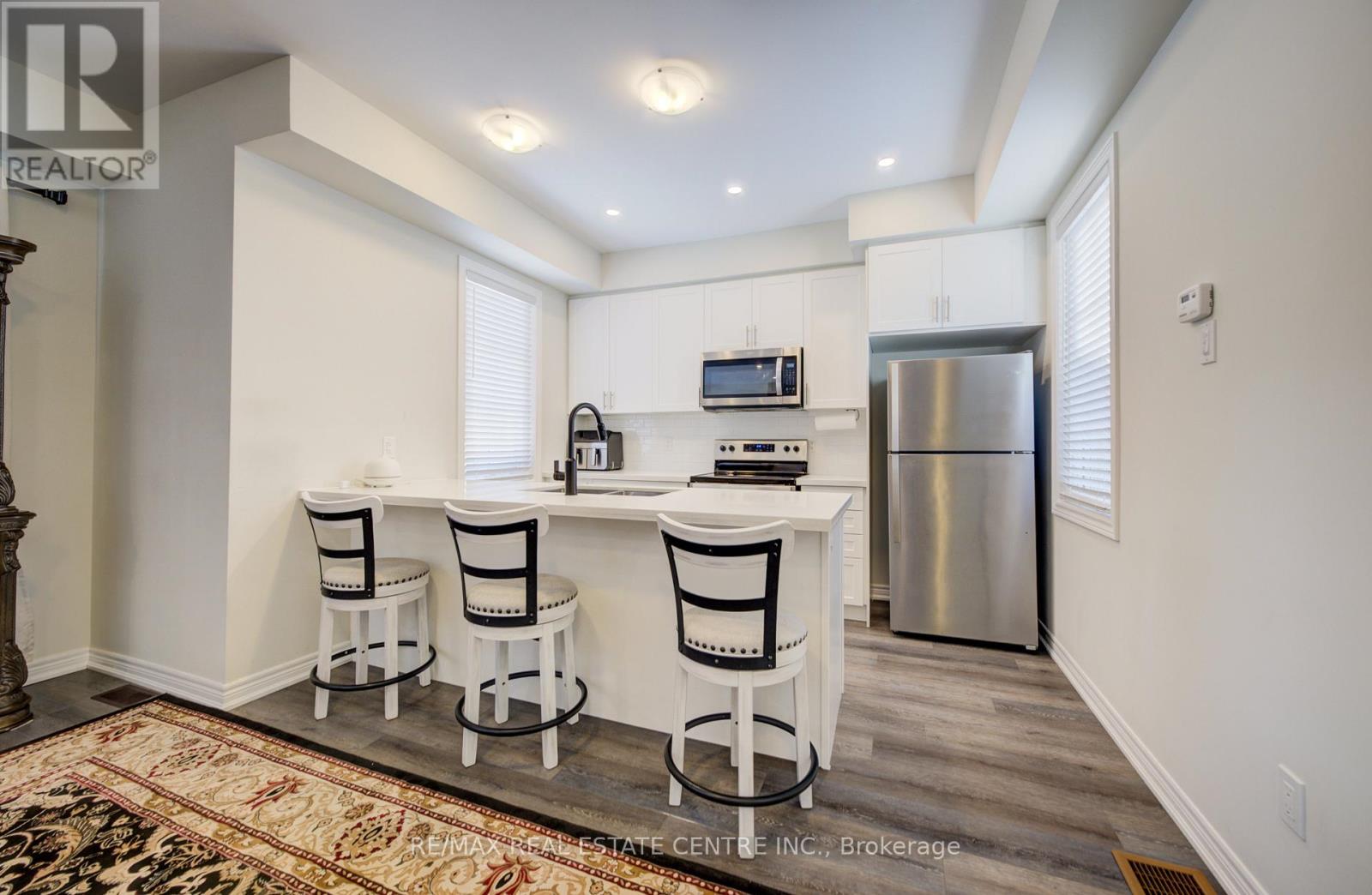 43 Genoa Drive, Hamilton, Ontario  L9B 0K1 - Photo 7 - X12770308