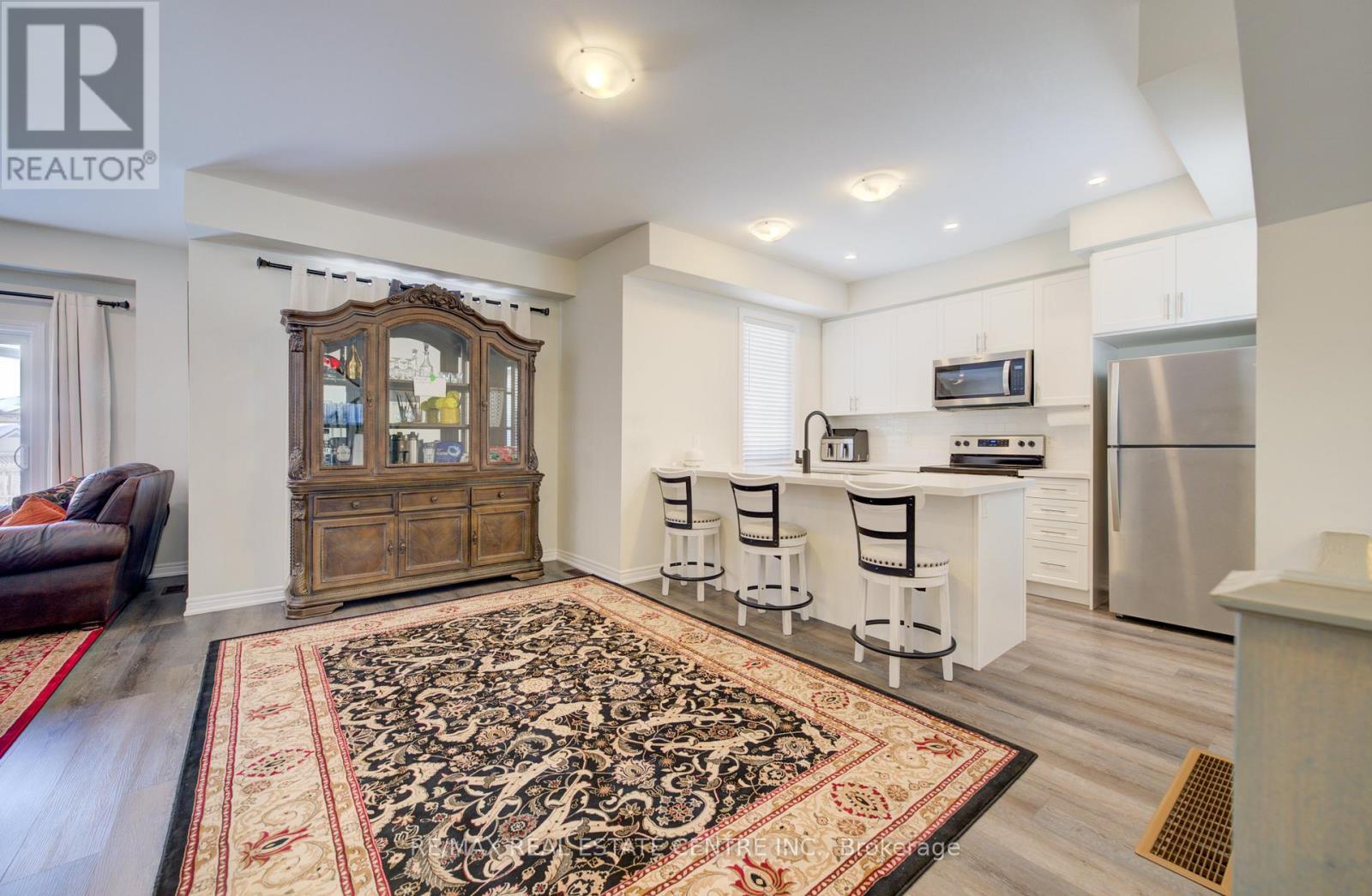 43 Genoa Drive, Hamilton, Ontario  L9B 0K1 - Photo 8 - X12770308