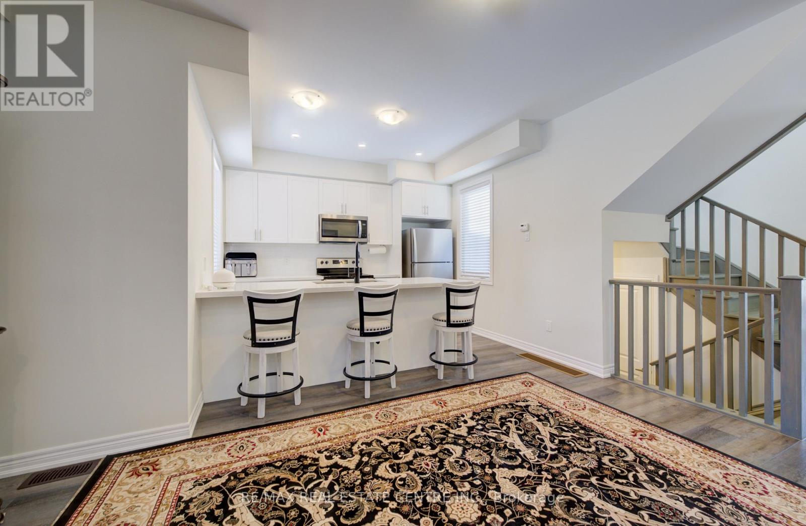 43 Genoa Drive, Hamilton, Ontario  L9B 0K1 - Photo 9 - X12770308