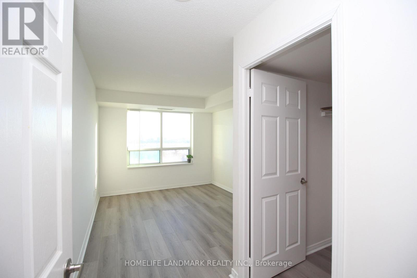 718 - 39 Oneida Crescent, Richmond Hill, Ontario  L4B 4T9 - Photo 8 - N12770340