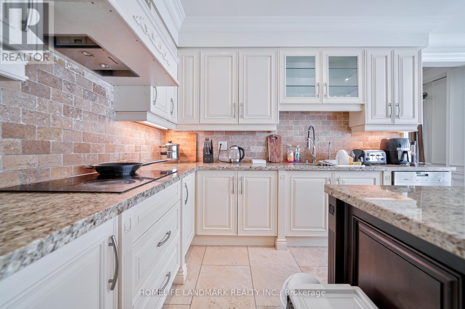 21 Kirkdale Crescent, Toronto, Ontario  M3B 2J7 - Photo 17 - C12770344