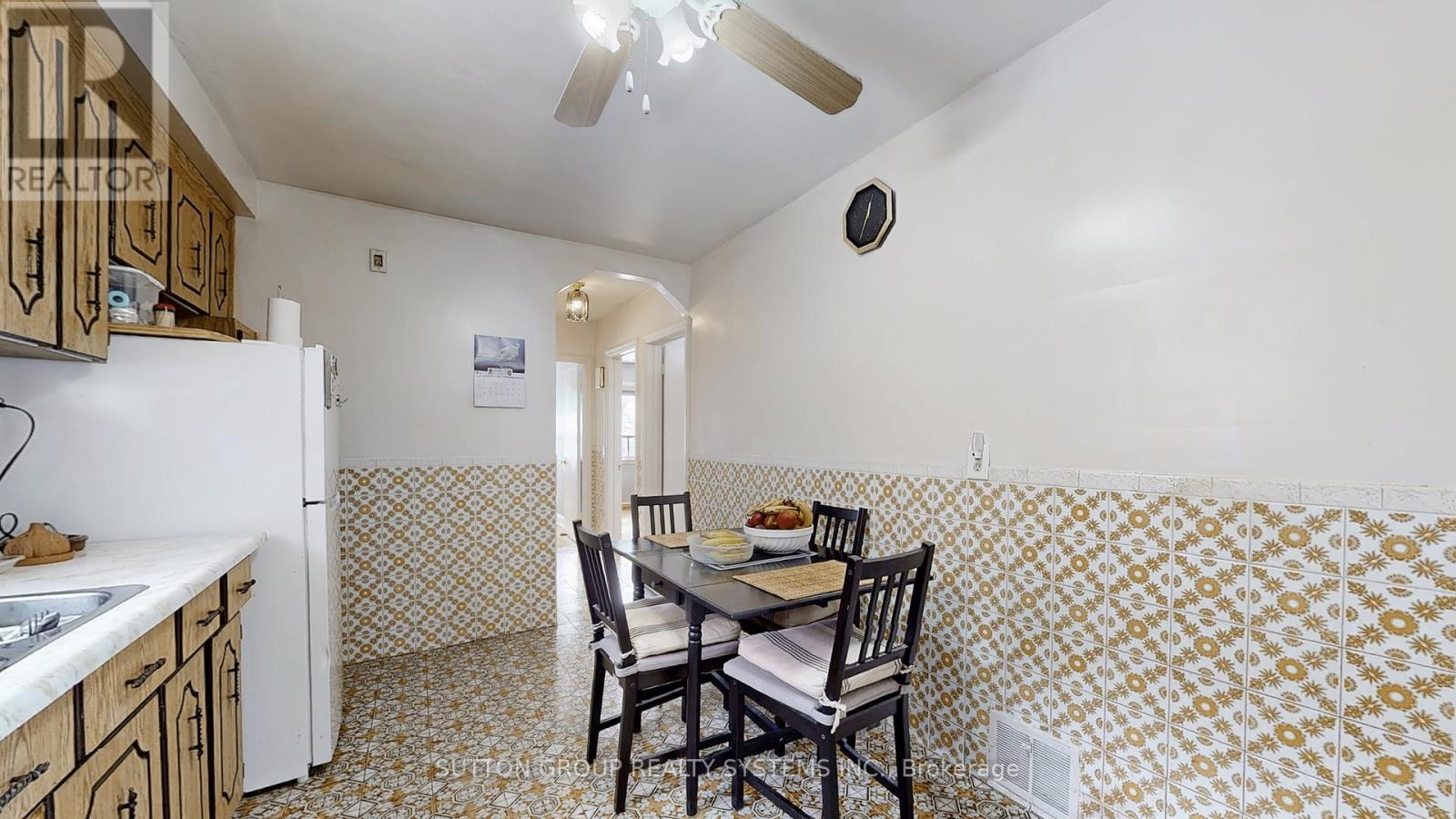 199 Strathnairn Avenue, Toronto, Ontario  M6M 2G6 - Photo 12 - W12770322