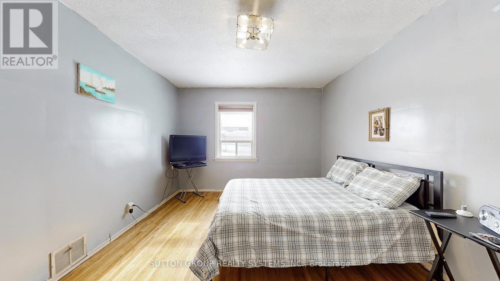 199 Strathnairn Avenue, Toronto, Ontario  M6M 2G6 - Photo 13 - W12770322