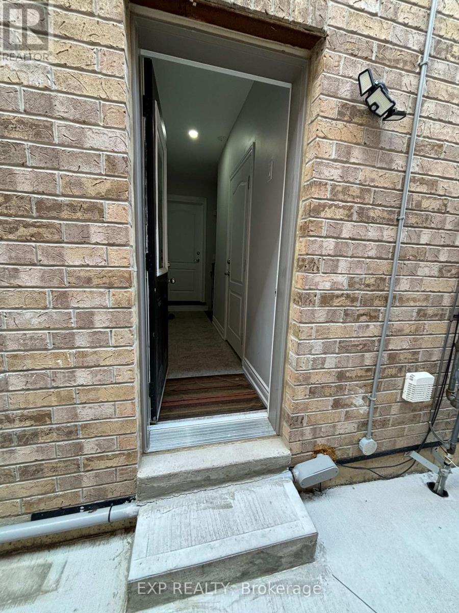 69 Gardenbrooke Trail, Brampton (Bram East), Ontario  L6P 3J3 - Photo 11 - W12770346