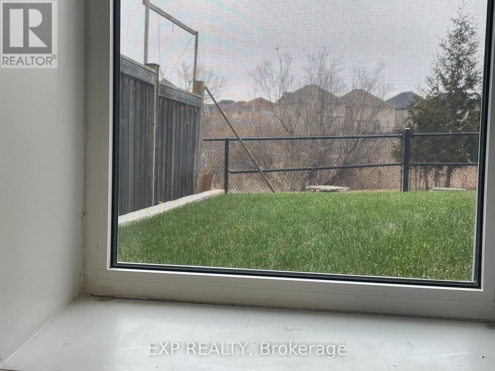 69 Gardenbrooke Trail, Brampton (Bram East), Ontario  L6P 3J3 - Photo 9 - W12770346