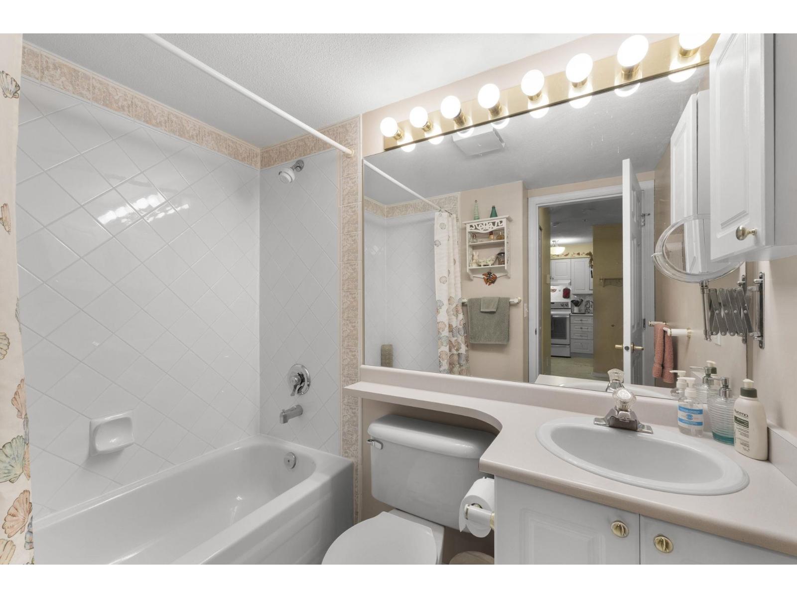 208 13475 96 Avenue, Surrey, British Columbia  V3V 1Y8 - Photo 14 - R3080274