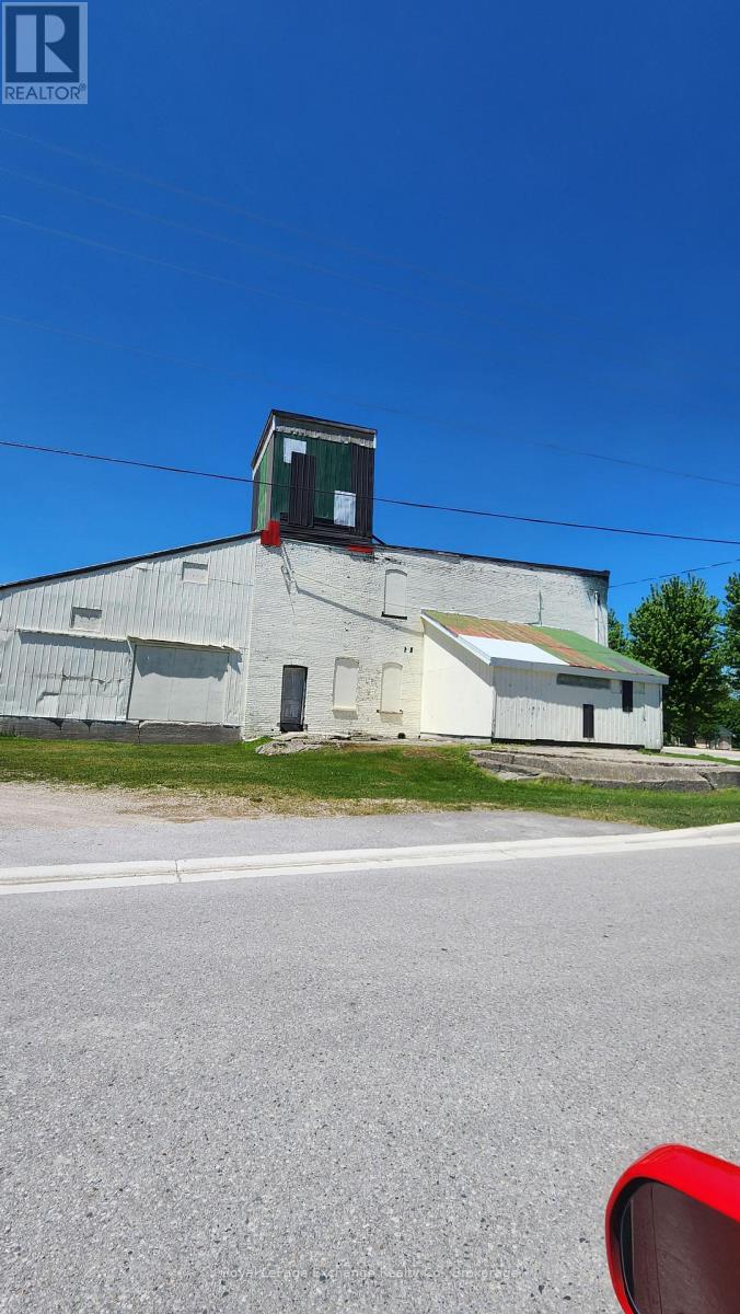 2 Malcolm Street, Huron-Kinloss, Ontario  N0G 2R0 - Photo 9 - X12770390