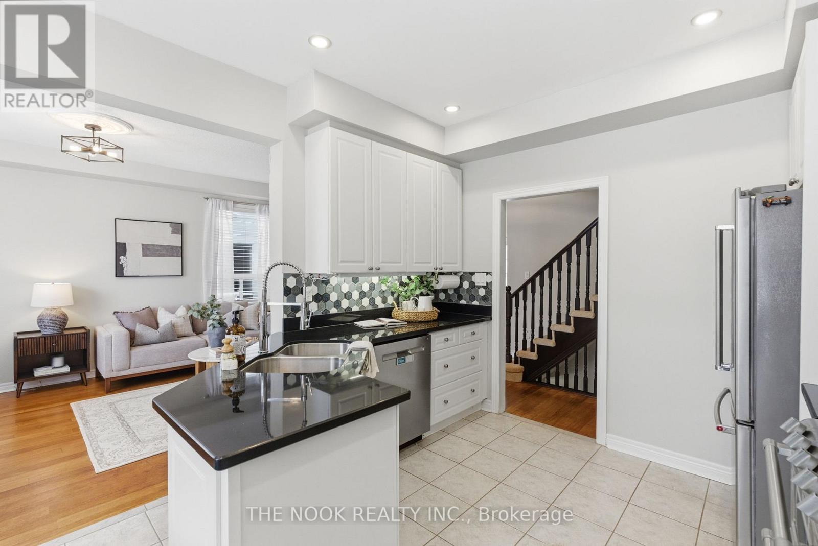 8 Northgrove Crescent, Whitby, Ontario  L1M 2M8 - Photo 14 - E12770400