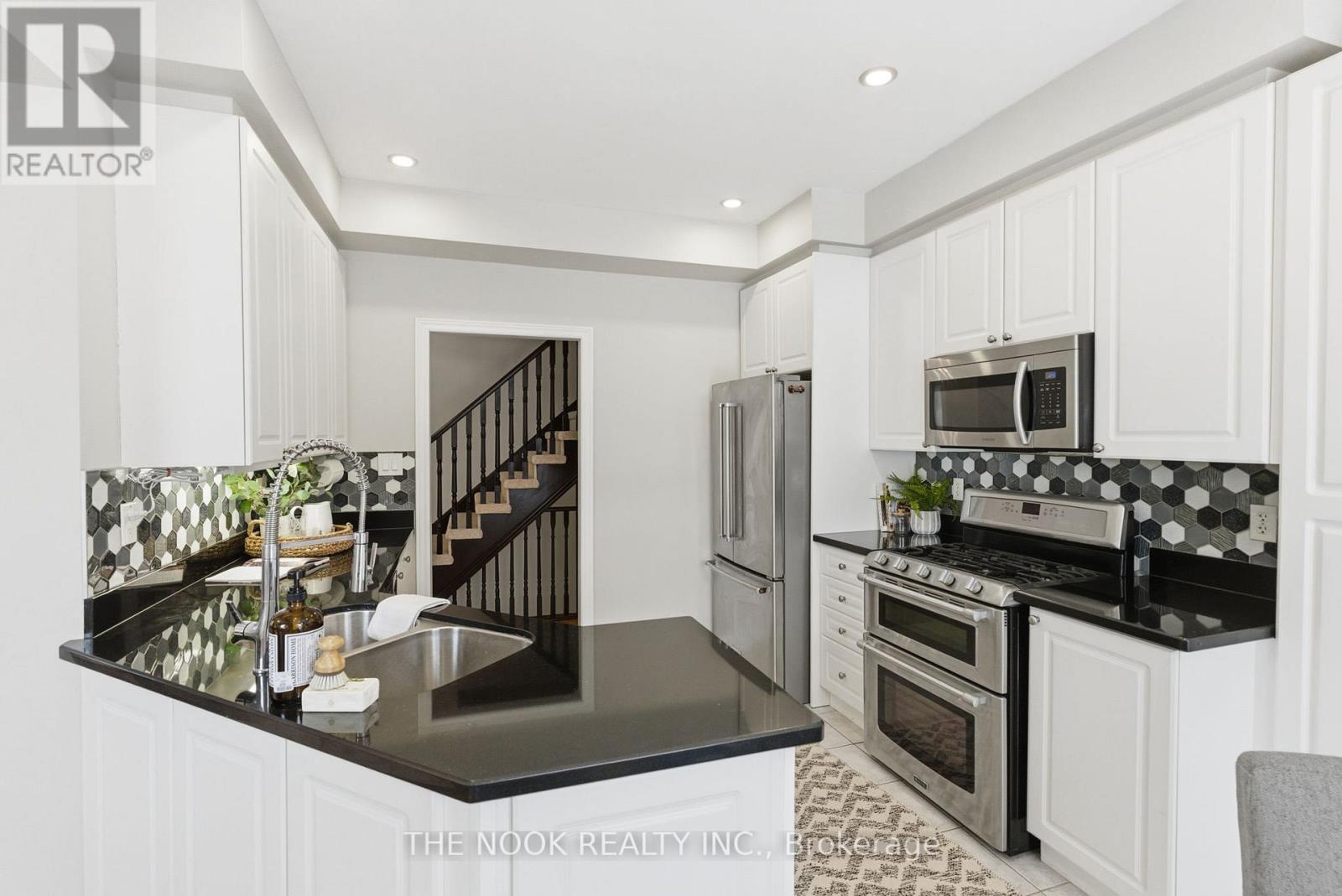 8 Northgrove Crescent, Whitby, Ontario  L1M 2M8 - Photo 15 - E12770400