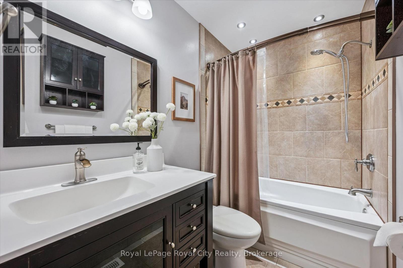 2 Buckthorn Crescent, Guelph, Ontario  N1E 7C2 - Photo 22 - X12770408