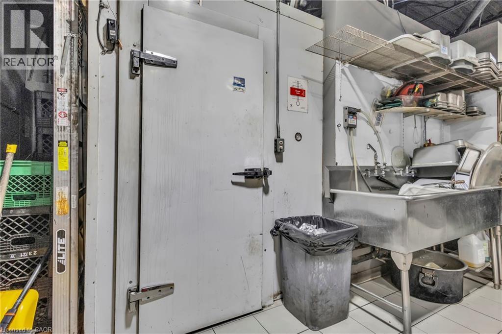 402 King Street N, Waterloo, Ontario  N2J 2Z3 - Photo 34 - 40803440