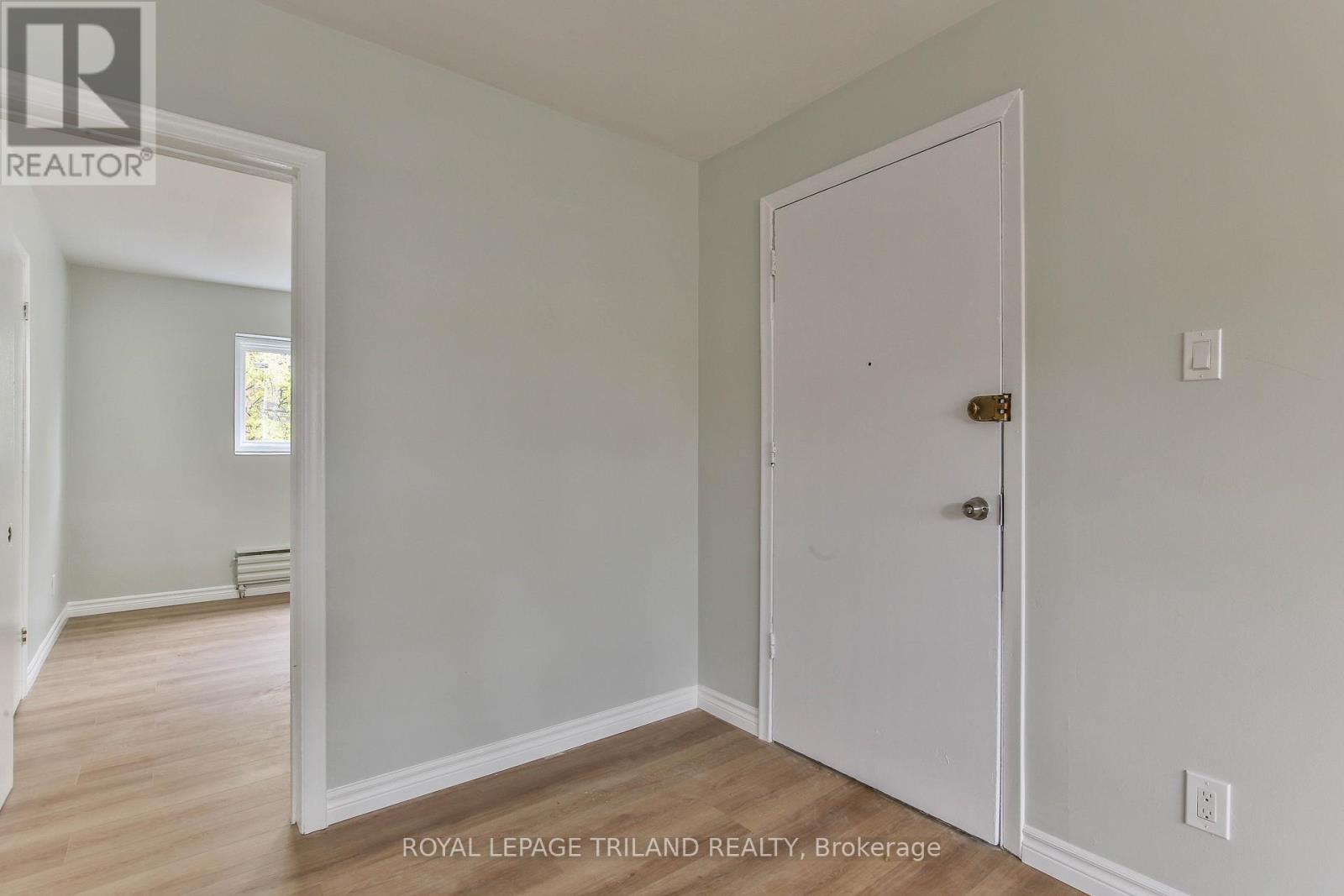 2 - 358 Hilton Avenue, London East (East H), Ontario  N5W 2R6 - Photo 4 - X12770410