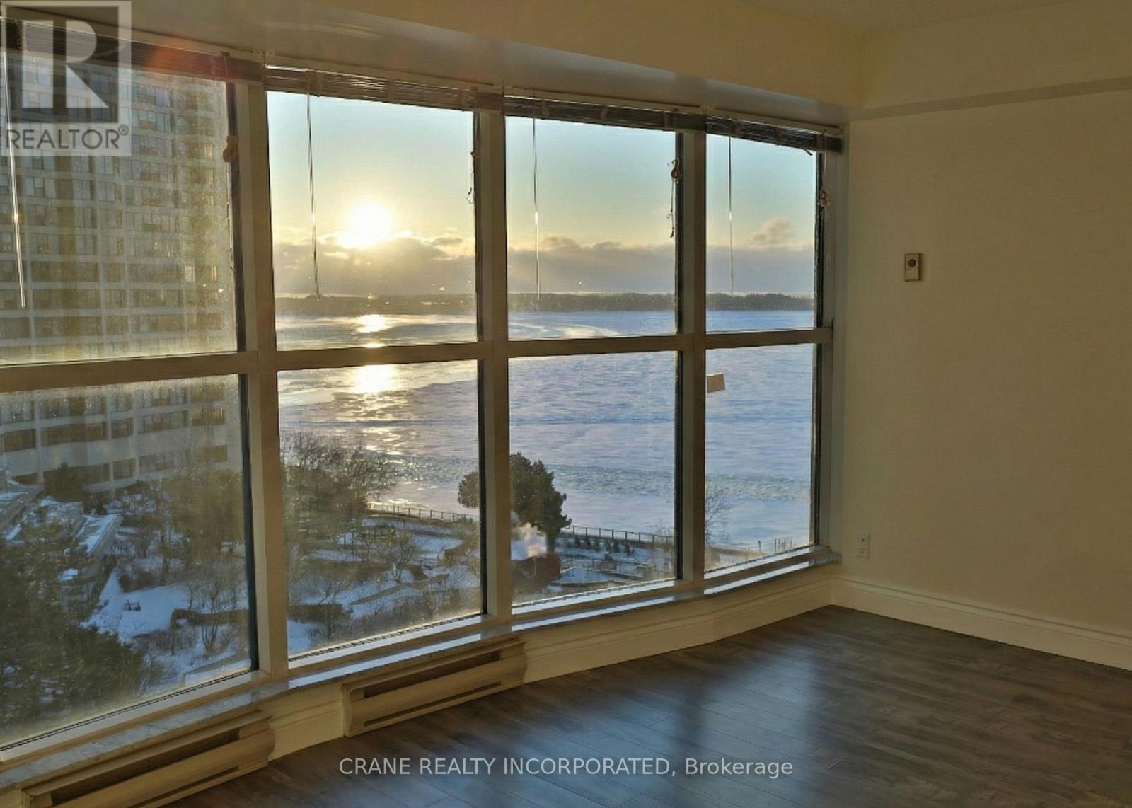 1605 - 77 Harbour Square, Toronto, Ontario  M5J 2S2 - Photo 2 - C12767378