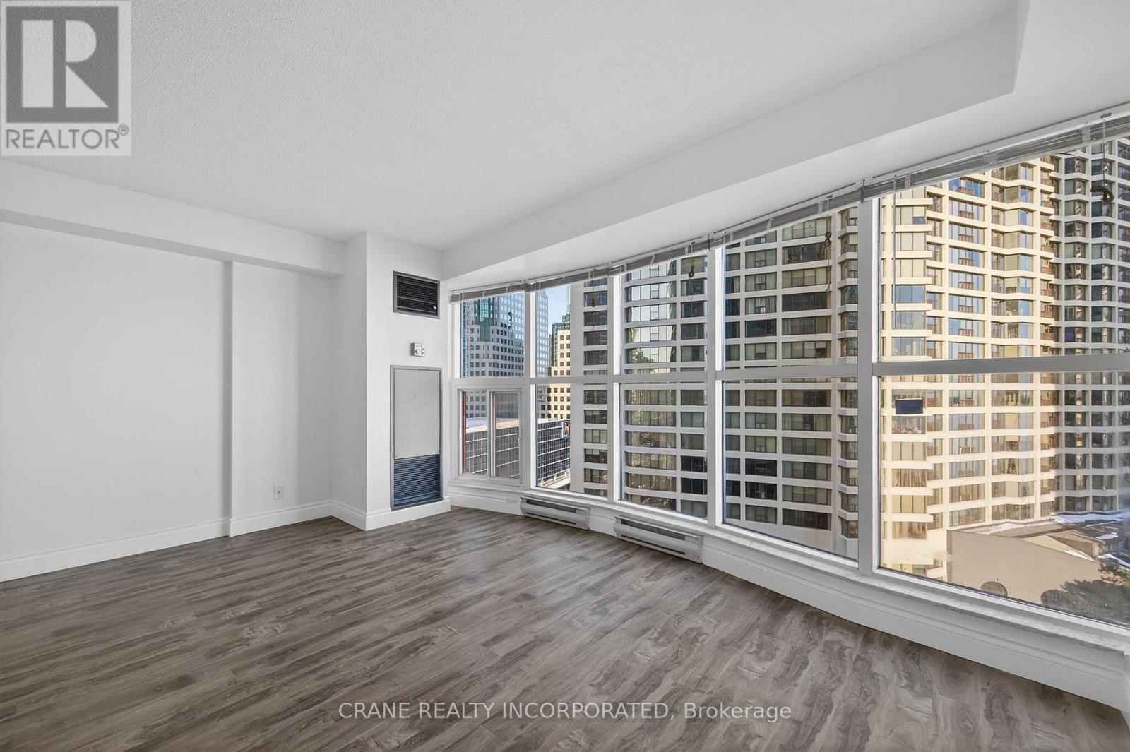 1605 - 77 Harbour Square, Toronto, Ontario  M5J 2S2 - Photo 21 - C12767378