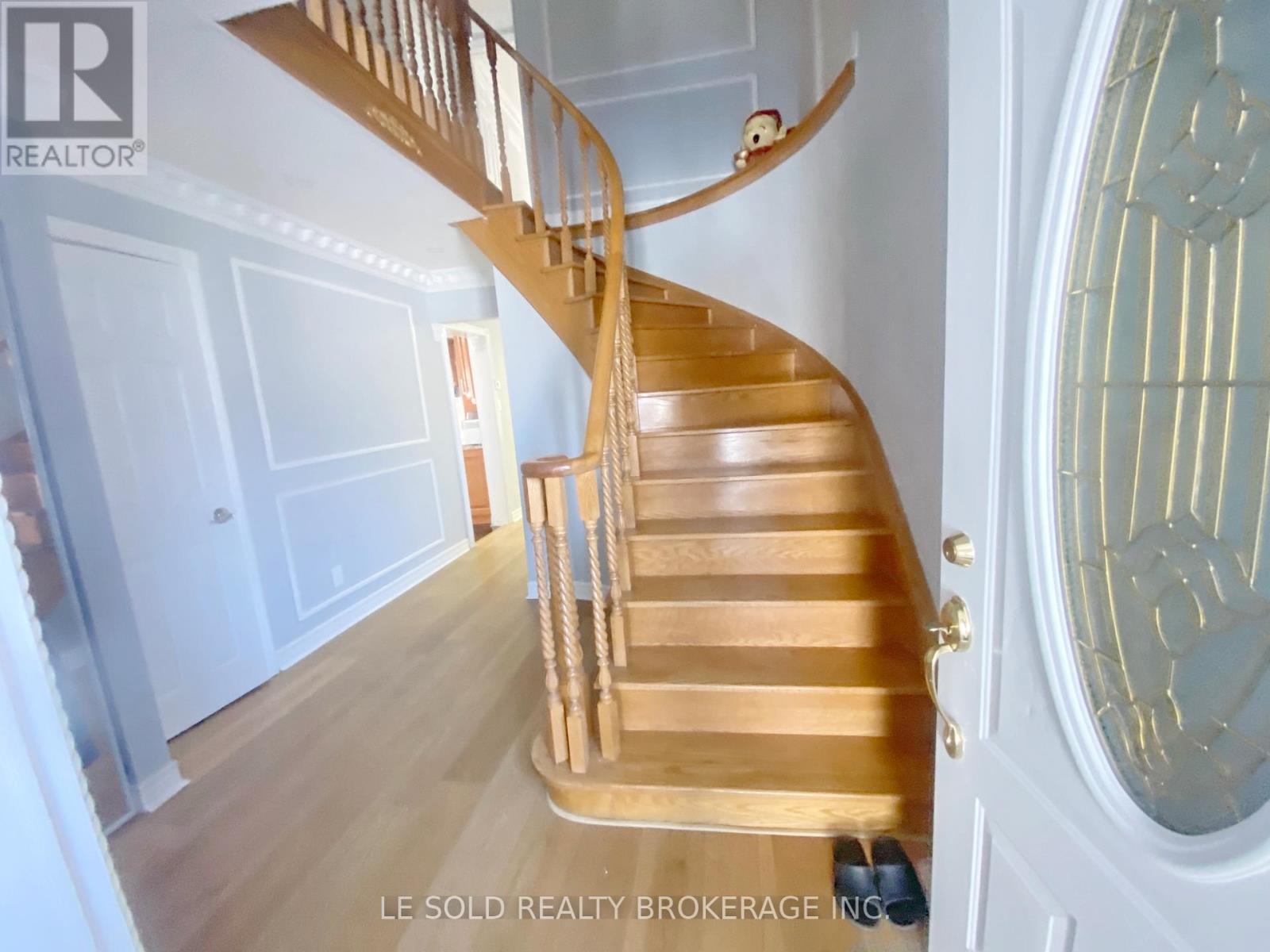 Upper - 110 Cimmaron Street, Markham (Middlefield), Ontario  L3S 2G7 - Photo 2 - N12770360