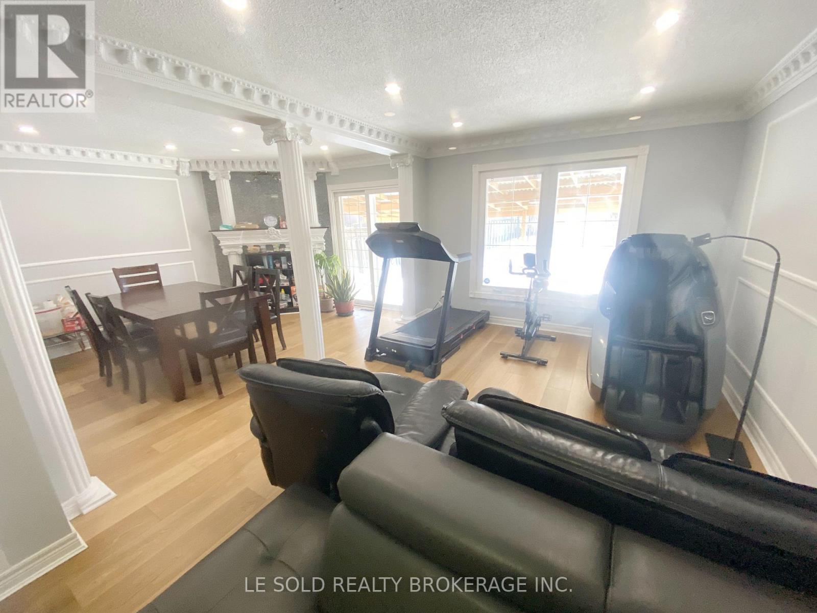 Upper - 110 Cimmaron Street, Markham (Middlefield), Ontario  L3S 2G7 - Photo 3 - N12770360