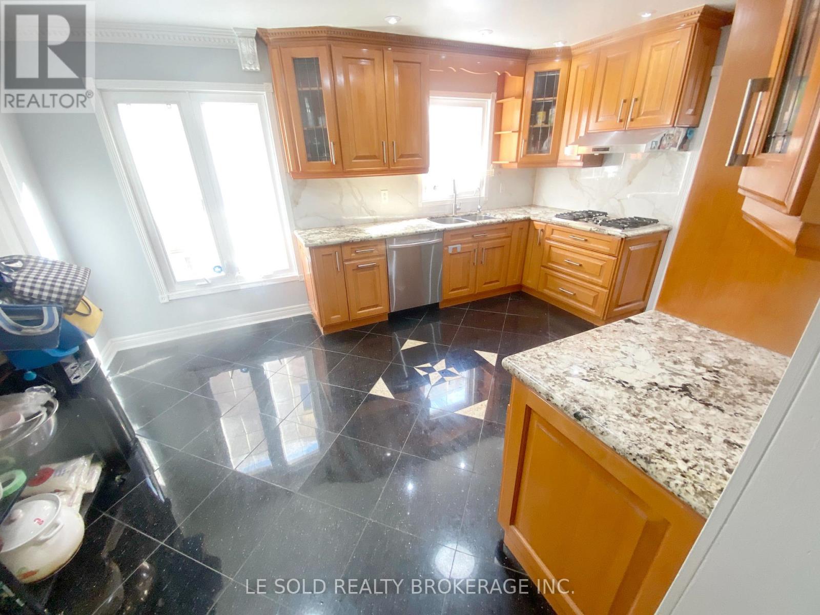 Upper - 110 Cimmaron Street, Markham (Middlefield), Ontario  L3S 2G7 - Photo 8 - N12770360