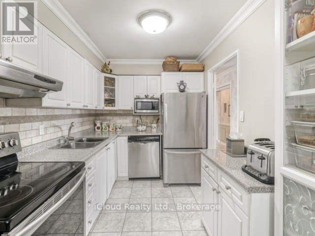 1605 - 50 Elm Drive E, Mississauga (Mississauga Valleys), Ontario  L5A 3X2 - Photo 5 - W12770376