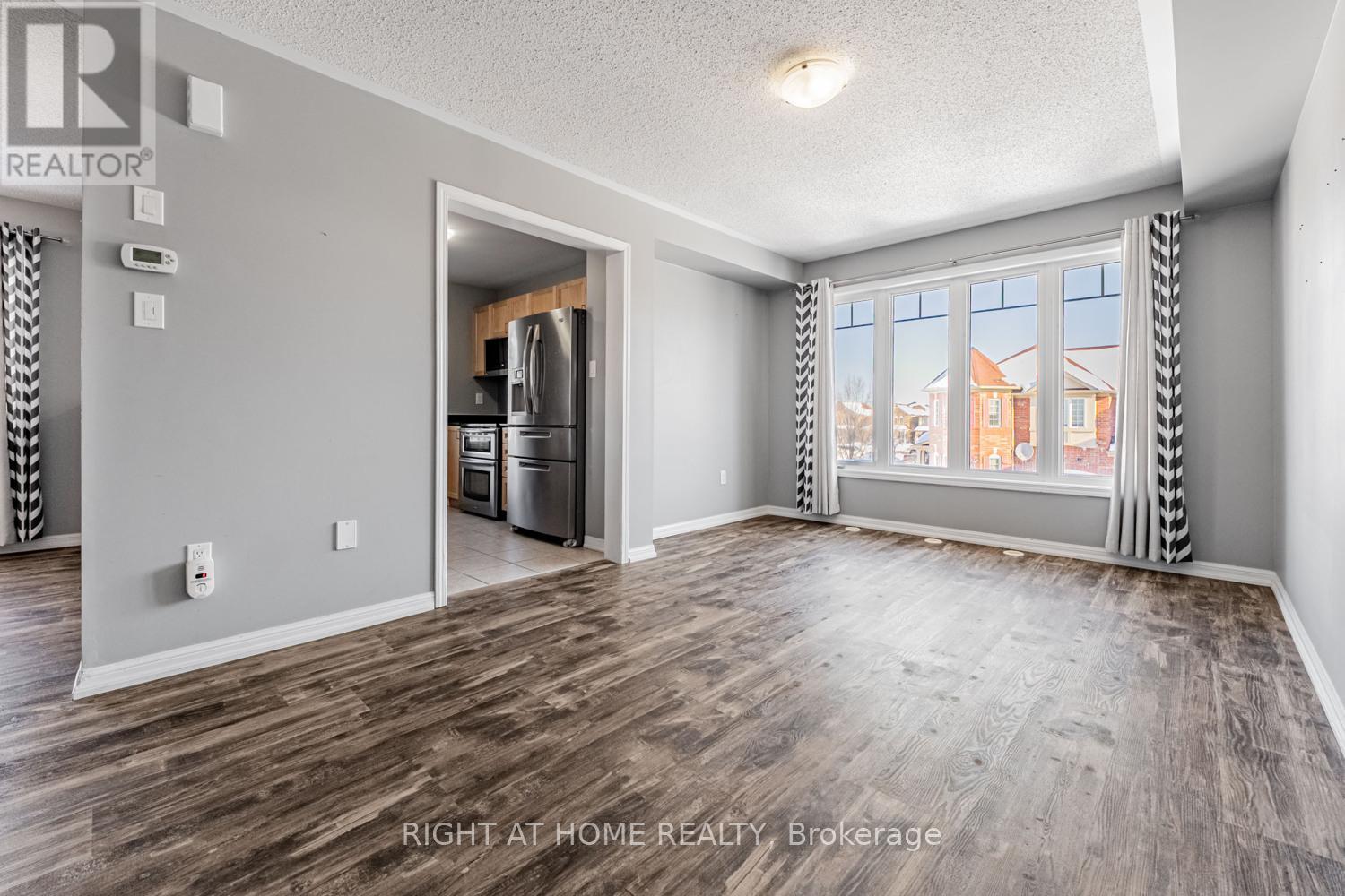 533 Cavanagh Lane, Milton, Ontario  L9T 8G4 - Photo 13 - W12770384