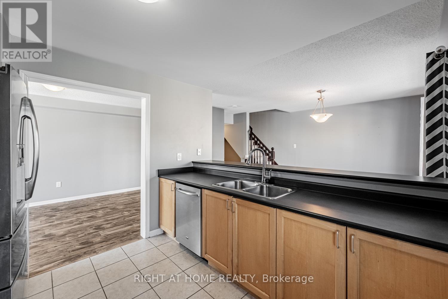 533 Cavanagh Lane, Milton, Ontario  L9T 8G4 - Photo 16 - W12770384