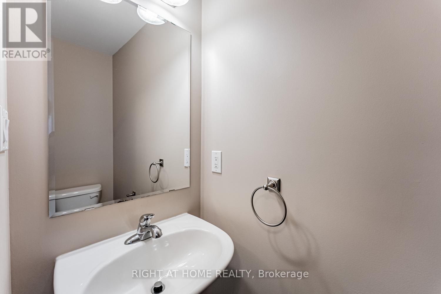 533 Cavanagh Lane, Milton, Ontario  L9T 8G4 - Photo 6 - W12770384