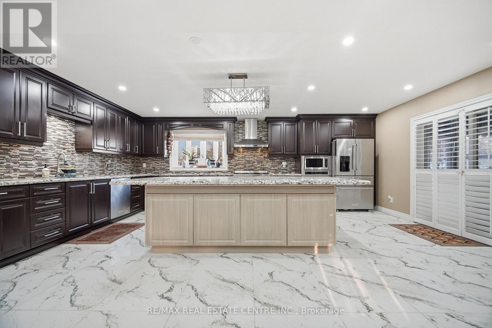 2555 Cynara Road, Mississauga, Ontario  L5B 2R5 - Photo 16 - W12770386