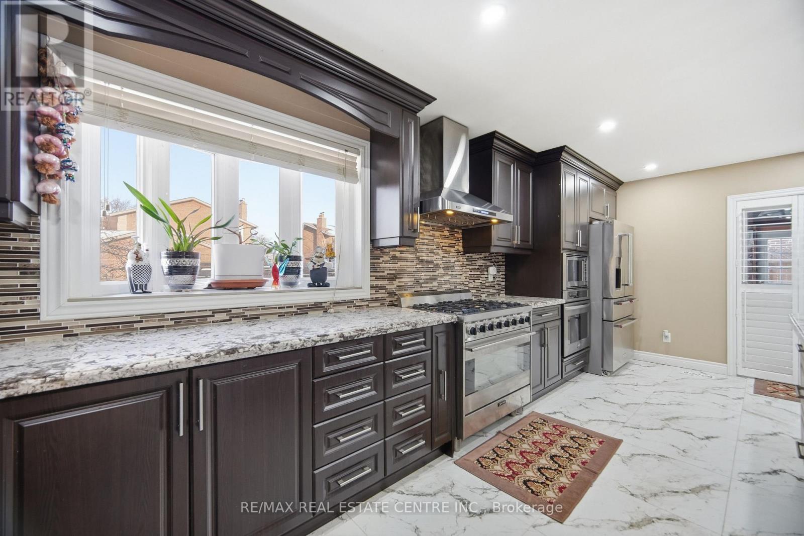 2555 Cynara Road, Mississauga, Ontario  L5B 2R5 - Photo 21 - W12770386