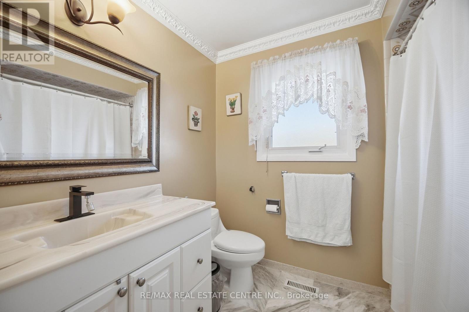 2555 Cynara Road, Mississauga, Ontario  L5B 2R5 - Photo 33 - W12770386