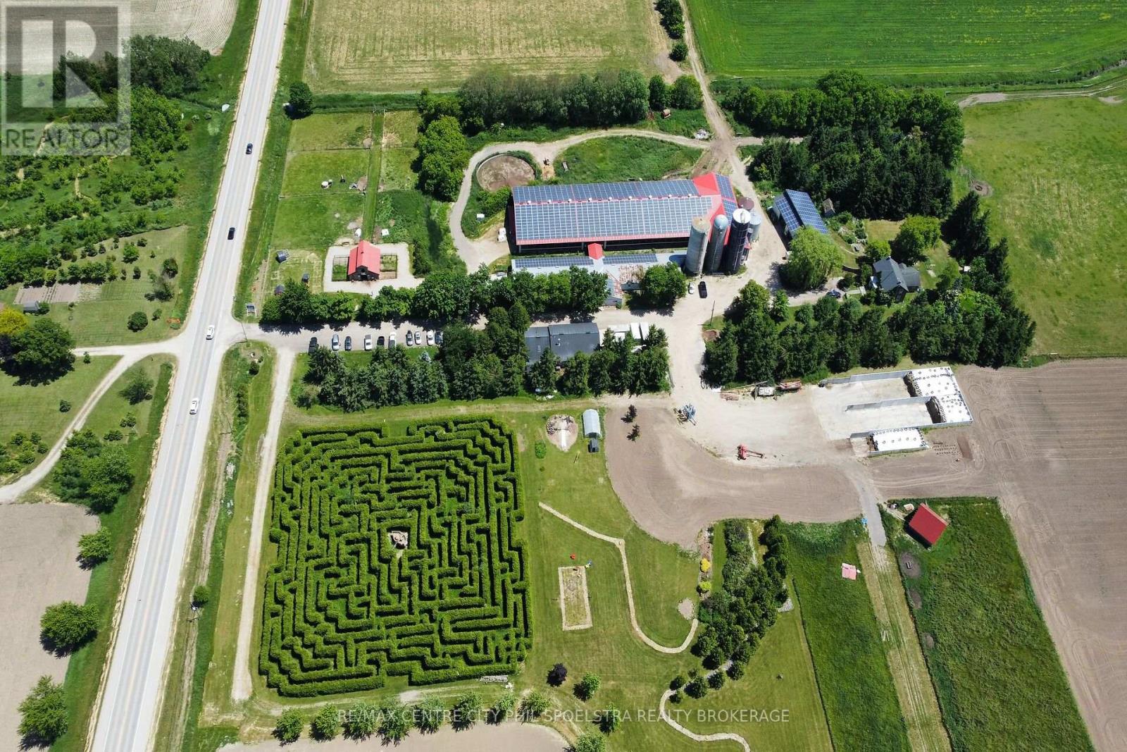 8548 Wellington Road, Mapleton, Ontario  N0G 2K0 - Photo 3 - X12770474